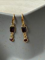 Prachtige oorbellen met granaat edelstenen, 24k op 925z, Verzenden, Nieuw, Met edelsteen, Goud