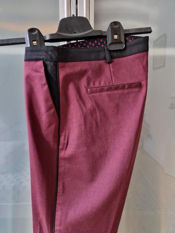 Lente broek wijnrood met galon maat L beschikbaar voor biedingen
