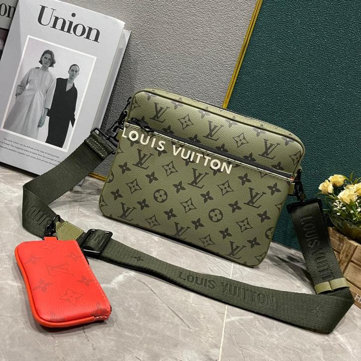 Louis Vuitton Trio Messenger Khaki Bag Nieuw, Sieraden, Tassen en Uiterlijk, Tassen | Schoudertassen, Nieuw, Overige merken, Groen