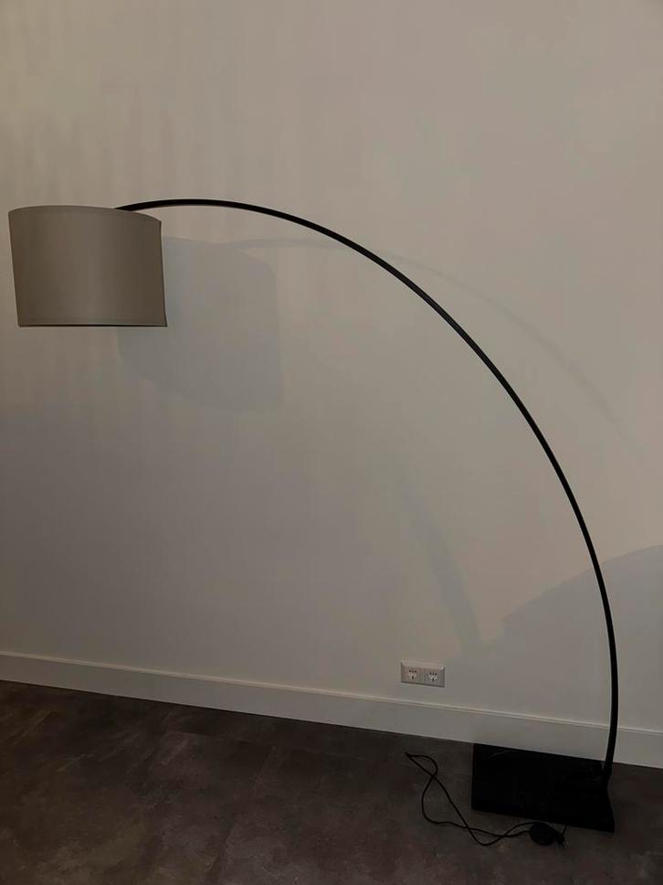 Booglamp Kare Design, Huis en Inrichting, Lampen | Vloerlampen, Zo goed als nieuw, 150 tot 200 cm, Metaal, Ophalen