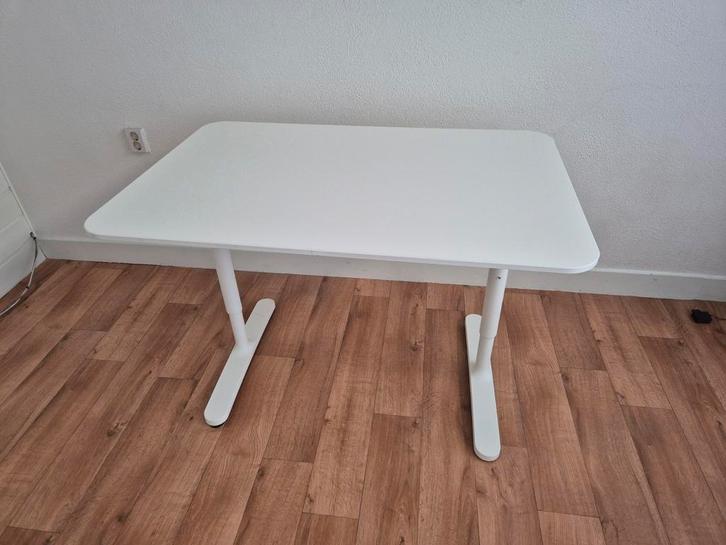 Ikea bureau wit, Huis en Inrichting, Bureaus, Gebruikt, Bureau, In hoogte verstelbaar, Ophalen