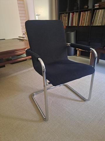 Zwarte design stoelen (2x) beschikbaar voor biedingen