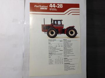 Fiat 44-28 rood Versatile sheet  Italiaans, 2 blz 1982 beschikbaar voor biedingen