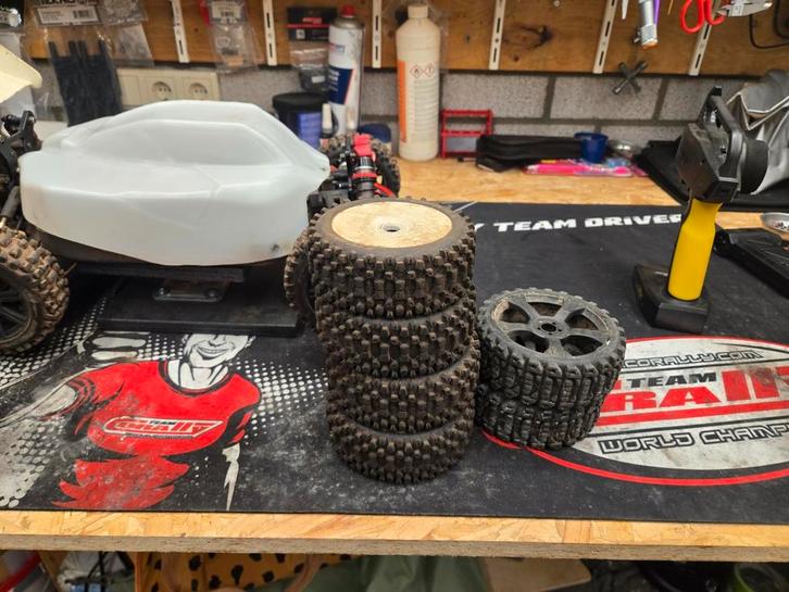 Team corally python, Hobby en Vrije tijd, Modelbouw | Radiografisch | Auto's, Zo goed als nieuw, Ophalen of Verzenden