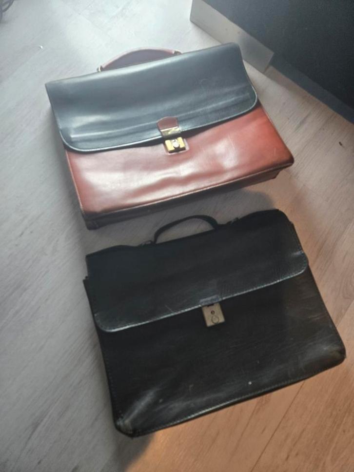 2x Antieke (ECHT LEER!) Aktetassen (lees info), Computers en Software, Laptoptassen, Gebruikt, Aktetas, Ophalen of Verzenden
