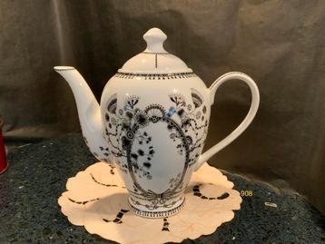 Miss Blackbirdy Teapot – Tall & Elegant beschikbaar voor biedingen