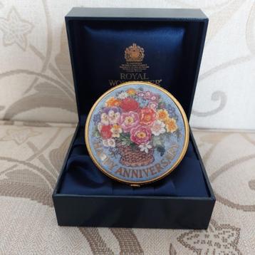 ROYAL WORCESTER pilendoosje "Happy Anniversary" beschikbaar voor biedingen