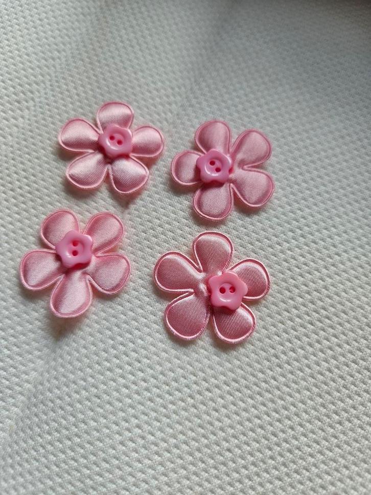 Satijnen Bloemen Applicaties - Roze, Hobby en Vrije tijd, Naaien en Fournituren, Nieuw, Applicatie, Ophalen