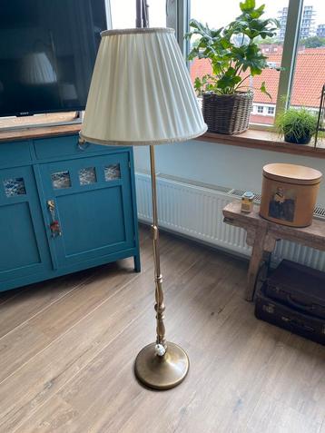 Staande lamp en hanglamp beschikbaar voor biedingen