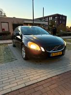 Volvo V60 1.6 T3 Momentum | 2013 | 207.242 km | Zwarte, Auto's, Voorwielaandrijving, 1596 cc, 74 €/maand, 4 cilinders
