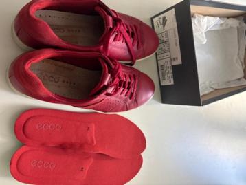 Ecco schoenen rood beschikbaar voor biedingen