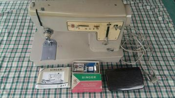 Vintage retro naaimachine SINGER 447 Sewing jaren 60. beschikbaar voor biedingen