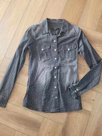 Super leuke zwarte spijker blouse van Nikkie, maat 34 beschikbaar voor biedingen