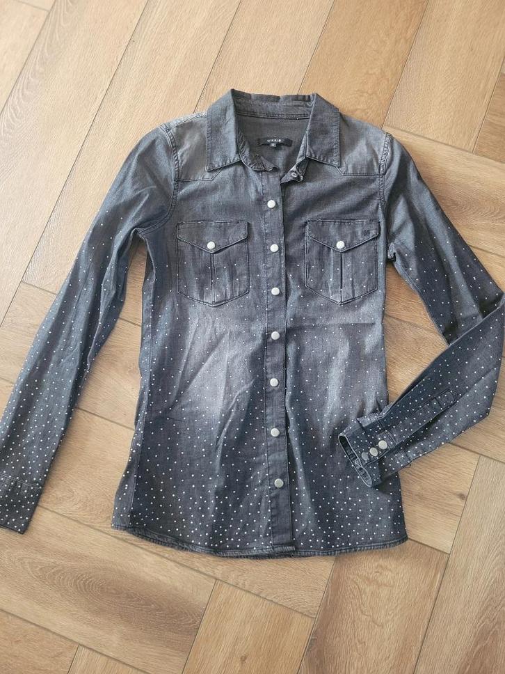 Super leuke zwarte spijker blouse van Nikkie, maat 34, Kleding | Dames, Blouses en Tunieken, Zo goed als nieuw, Maat 34 (XS) of kleiner
