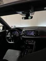Skoda Karoq 1.5 TSI Sportline Virtual Pano Trekhaak sfeerver, Auto's, 65 €/maand, 4 cilinders, 150 pk, Bedrijf