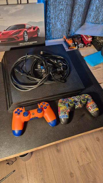 PS4 Pro 1TB + 2 Controllers + Games beschikbaar voor biedingen