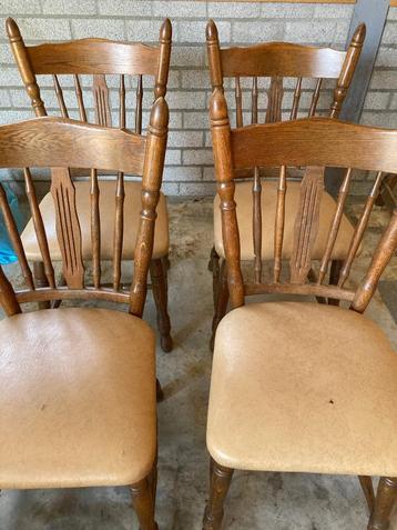 4 degelijke eikenhouten stoelen - ZGAN - Samen 20 euro beschikbaar voor biedingen