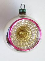 Oude Kerstbal: Deukbal 04 met roze rand en gele bloem, Ophalen of Verzenden