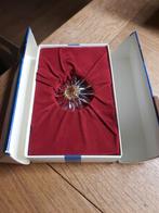 Swarovski. Gele bloem in box, Verzamelen, Swarovski, Ophalen of Verzenden, Zo goed als nieuw, Figuurtje
