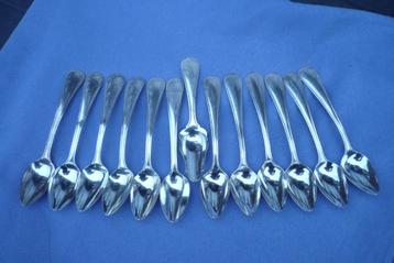 Fraaie puntgave 13 delige Hollands zilveren lepelset beschikbaar voor biedingen
