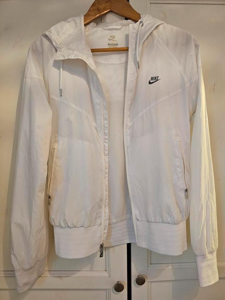 Nike Wit Windrunner Jas - Maat M, Kleding | Dames, Jassen | Zomer, Gedragen, Maat 38/40 (M), Wit, Ophalen of Verzenden