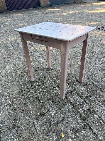 Leuk kinder nachtkastje beschikbaar voor biedingen