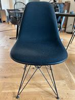 Vitra Eames stoel (DSR Zwart gestoffeerd, zwart onderstel), Huis en Inrichting, Stoelen, Kunststof, Zwart, Ophalen of Verzenden