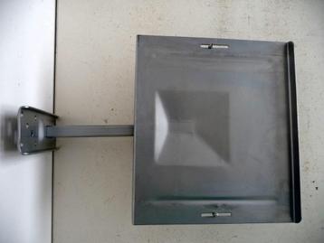 Wandsteun (metaal) beschikbaar voor biedingen