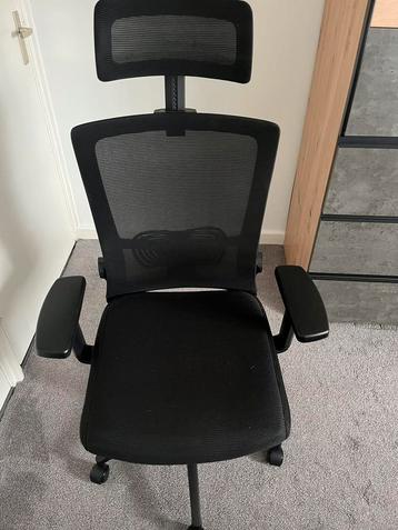 Bureau stoel zo goed als nieuw beschikbaar voor biedingen