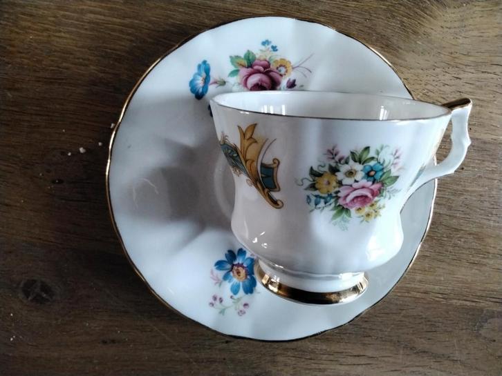 Royal Windsor Kop en Schotel - Fine Bone China, Verzamelen, Porselein, Kristal en Bestek, Zo goed als nieuw, Kop en/of schotel