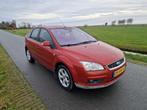 Ford Focus 1.8 16V 92KW Ghia 5 Deurs 2007 Nieuwe APK Airco, Auto's, Euro 5, Zwart, 1219 kg, Handgeschakeld