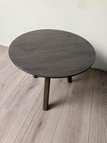 Massief bruin/grijs eiken bijzettafel. 50x37,5 beschikbaar voor biedingen