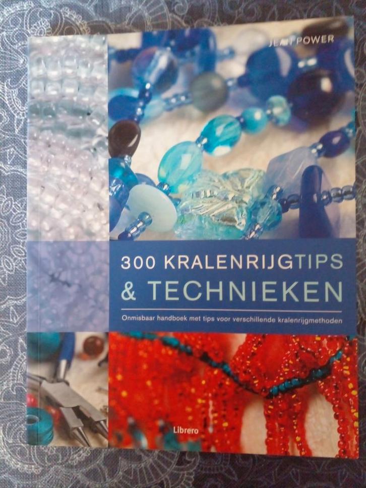 300 Kralenrijgtips & Technieken - Nieuwstaat!, Boeken, Hobby en Vrije tijd, Zo goed als nieuw, Sieraden maken, Ophalen of Verzenden
