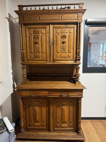 Antieke Houten Kast beschikbaar voor biedingen