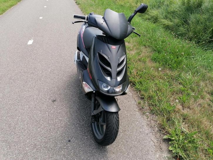 Aprilia sr50 piaggio lc, Fietsen en Brommers, Scooters | Aprilia, Gebruikt, SR 50, Benzine, Ophalen