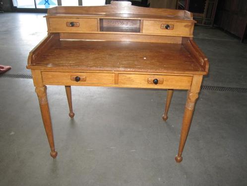 Leuk vintage bureautje met 4 laatjes, Huis en Inrichting, Bureaus, Gebruikt