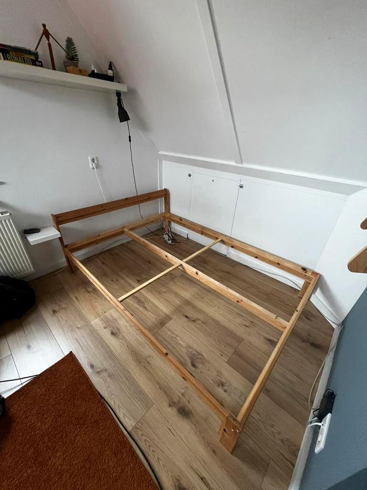 Ikea bedframe 140x200, Huis en Inrichting, Slaapkamer | Bedden, Gebruikt, Twijfelaar, 140 cm, 200 cm, Hout, Bruin, Ophalen