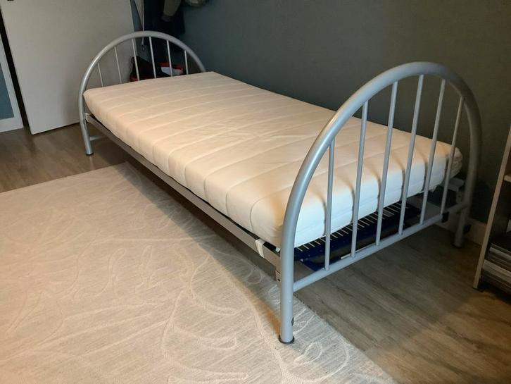 1 persoons bed met stalen frame, lattenbodem & matras nieuw!, Huis en Inrichting, Slaapkamer | Bedden, Zo goed als nieuw, Eenpersoons