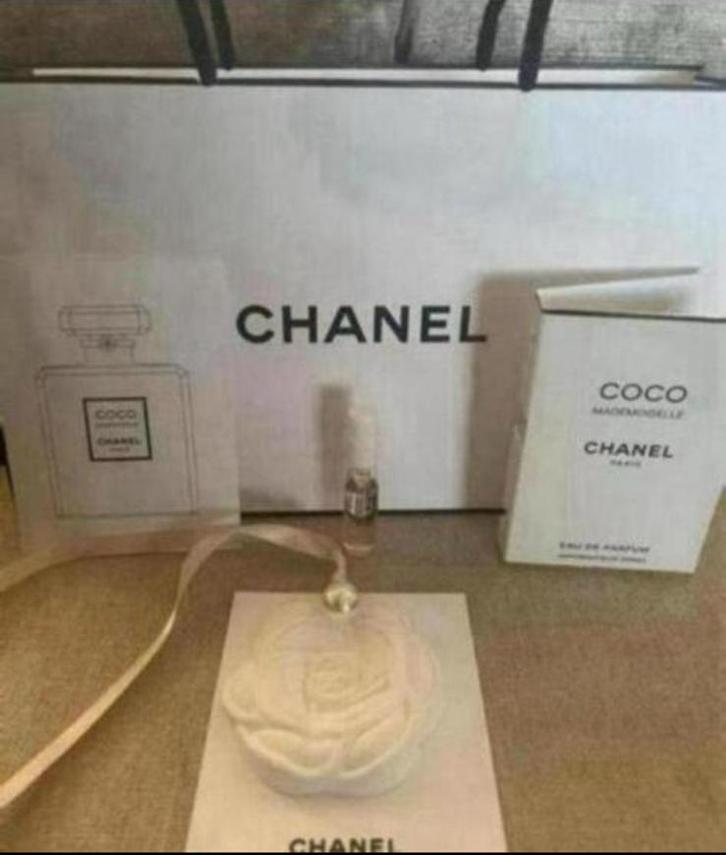 Keramieken camelia hanger + Chanel Coco Mademoiselle edp+tas, Verzamelen, Parfumverzamelingen, Nieuw, Miniatuur, Gevuld, Ophalen of Verzenden