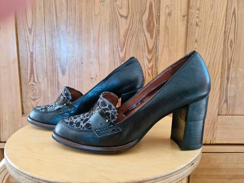 Hispanitas zwart leren pumps blokhak vacht mt 39 zgan, Kleding | Dames, Schoenen, Zo goed als nieuw, Pumps, Zwart, Ophalen of Verzenden