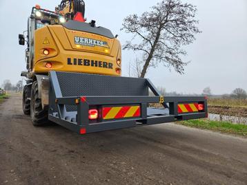 Bakkenrek, bakkendrager, hulpstukken mobiele of rupskraan beschikbaar voor biedingen
