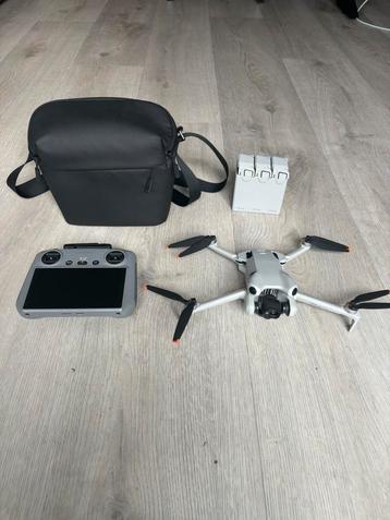 DJI Mini 4 pro Fly More Combo (Smart Controller) beschikbaar voor biedingen