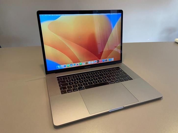 Apple Macbook Pro Touch 15 inch 2017, hoes, doos, oplader, Computers en Software, Apple Macbooks, Zo goed als nieuw, MacBook Pro