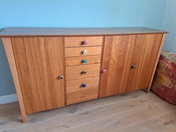 Houten lage kast / dressoir beschikbaar voor biedingen