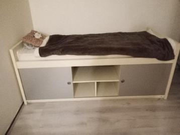 Halfhoogslaper met veel opbergruimte beschikbaar voor biedingen