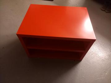 Ikea kastje rood met wieltjes beschikbaar voor biedingen