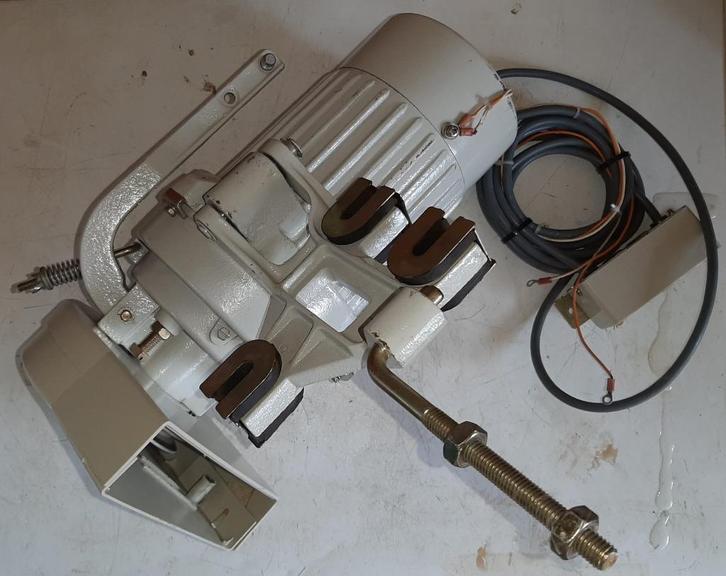 Naaimachine koppeling motor (Clutch motor CM1400 S1/2)., Doe-het-zelf en Verbouw, Motoren, Gebruikt, Elektromotor, 1400 tot 1800 rpm