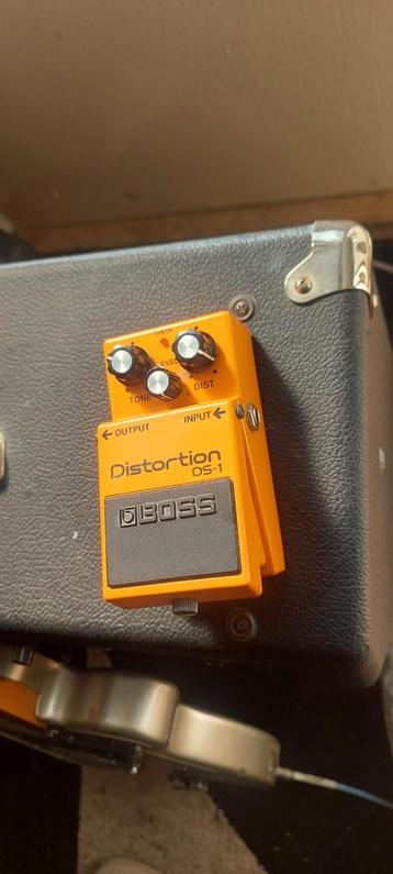 BOSS DS-1 DISTORTION EFFECT PEDAAL GITAAR beschikbaar voor biedingen