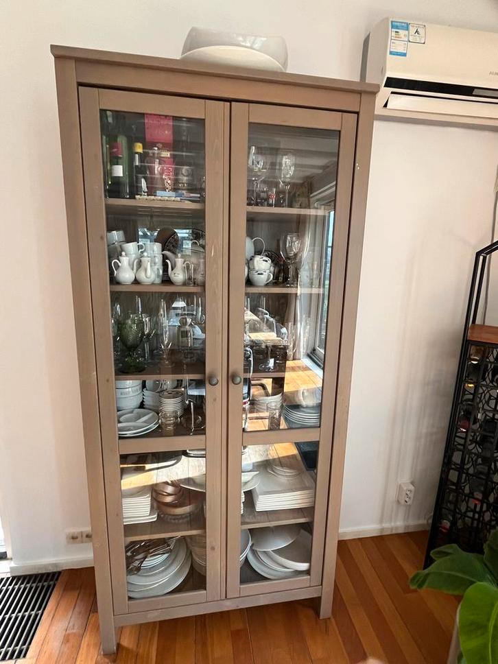 Vitrinekast met glazen deuren, Huis en Inrichting, Kasten | Vitrinekasten, Zo goed als nieuw, 150 tot 200 cm, 50 tot 100 cm, 25 tot 50 cm