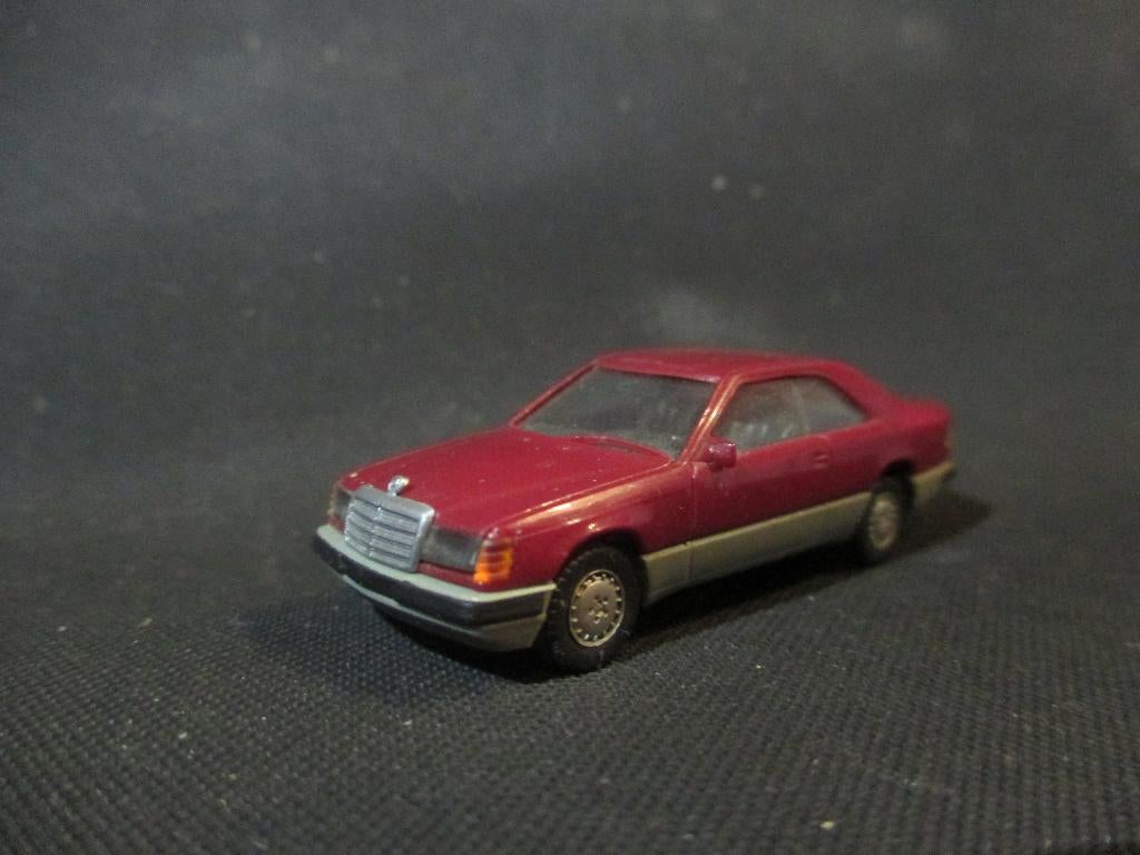 1987-1993 Mercedes Benz C124 / W124 CE Herpa donkerrood, Hobby en Vrije tijd, Modelauto's | 1:87, Ophalen of Verzenden, Gebruikt